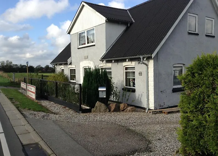 Svalegaarden Guest house Saerslev